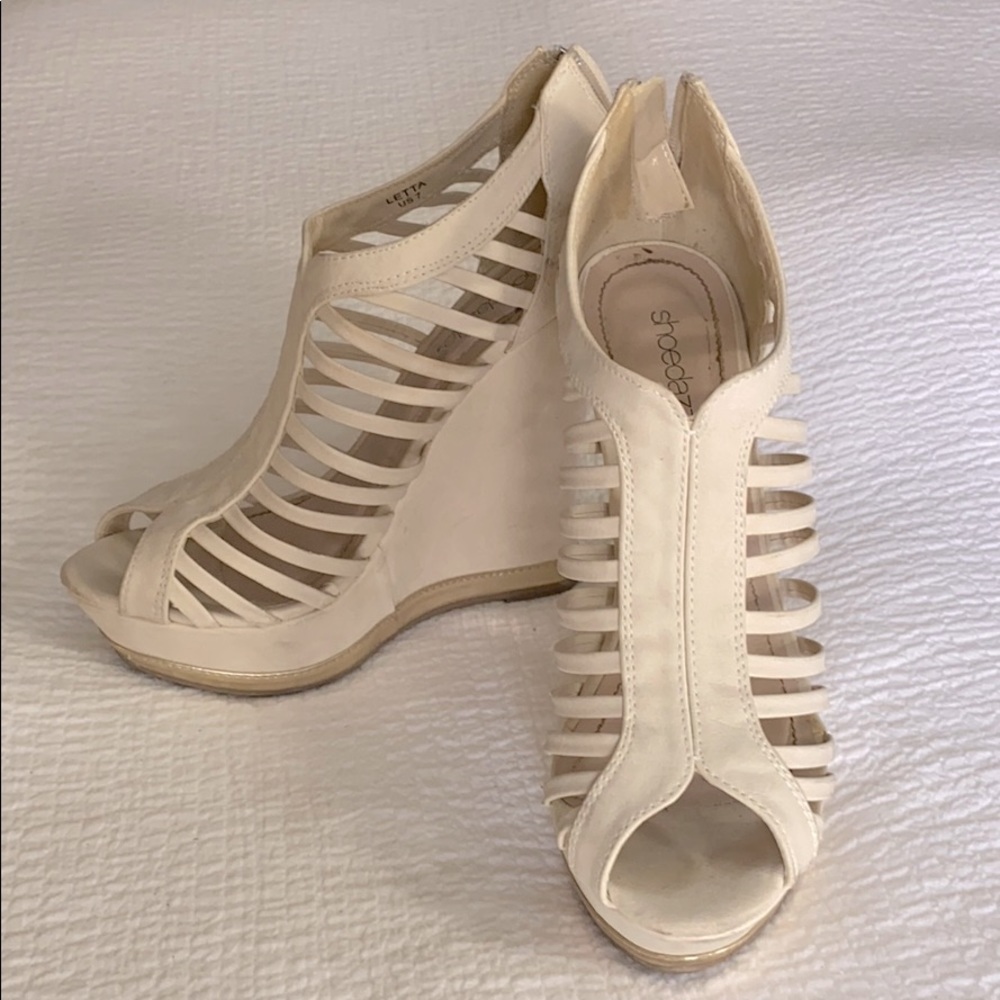 Shoedazzle strappy wedges size 7